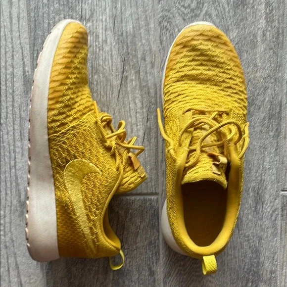 Nike Yellow Sneakers Lightweight Knit Design - Picture 2 of 5